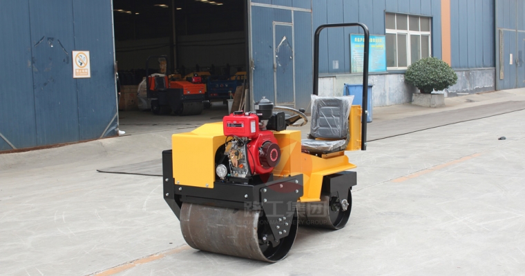 怎样有用保养小型压路机的机械传动系统呢？